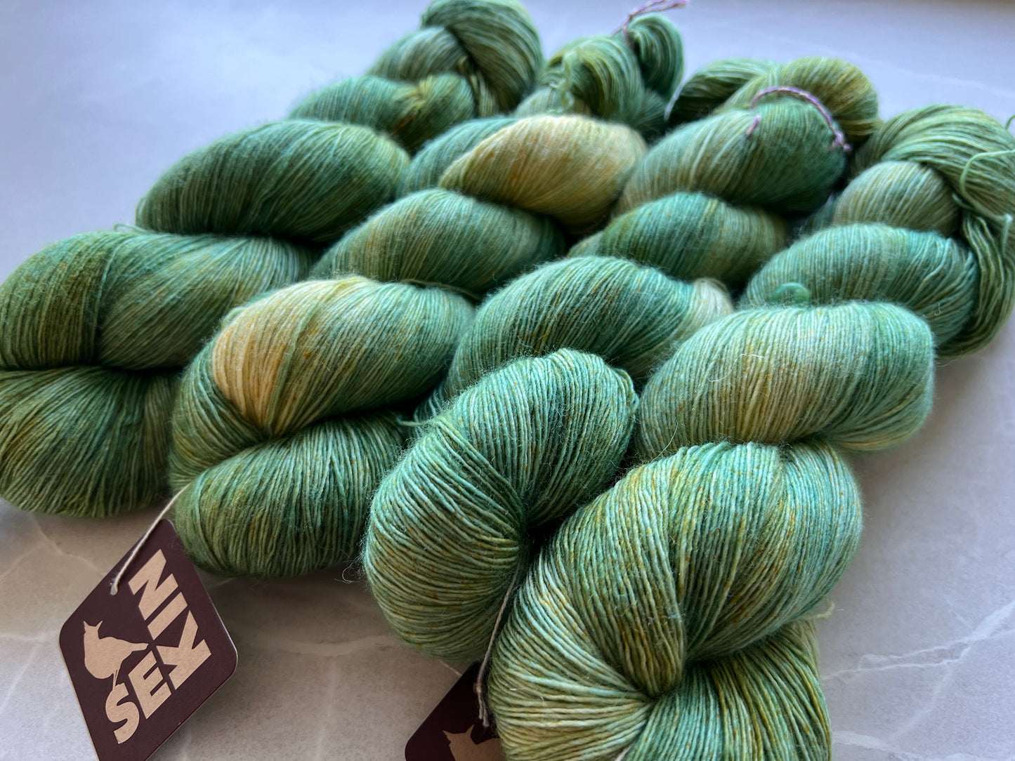 Sekin Håndfarvet Merino Single Lace 100g - "Stilk”