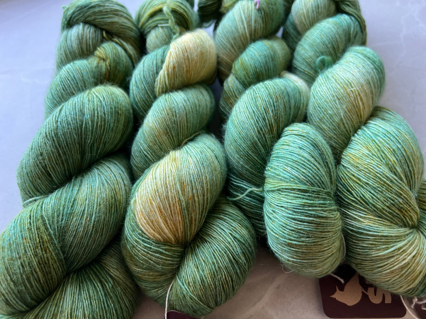 Sekin Håndfarvet Merino Single Lace 100g - "Stilk”