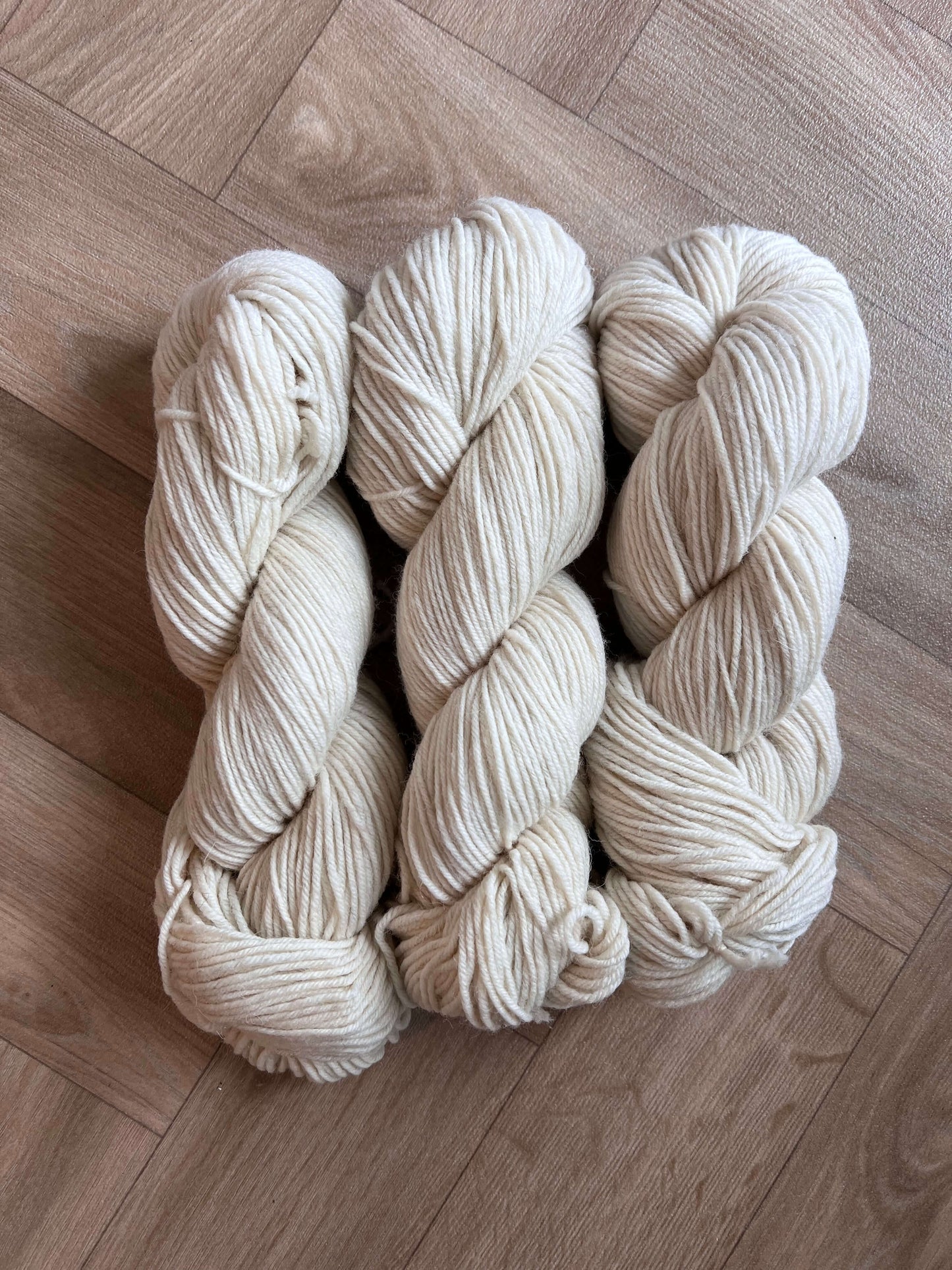 100% Highland Wool Wosted 100g - 8/4nm Sekin