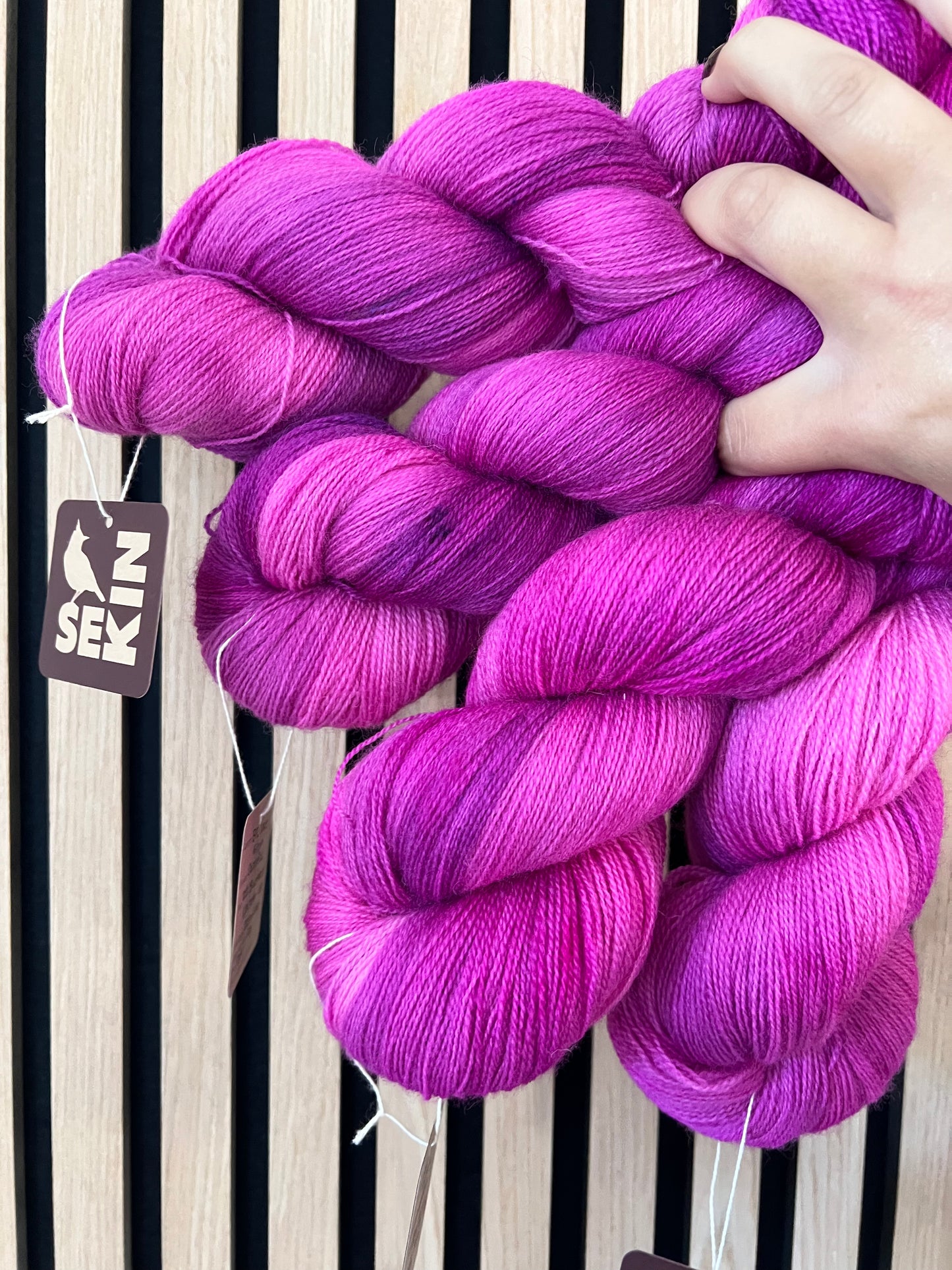 Sekin Håndfarvet BFL Lace 100g - "Candyfloss”