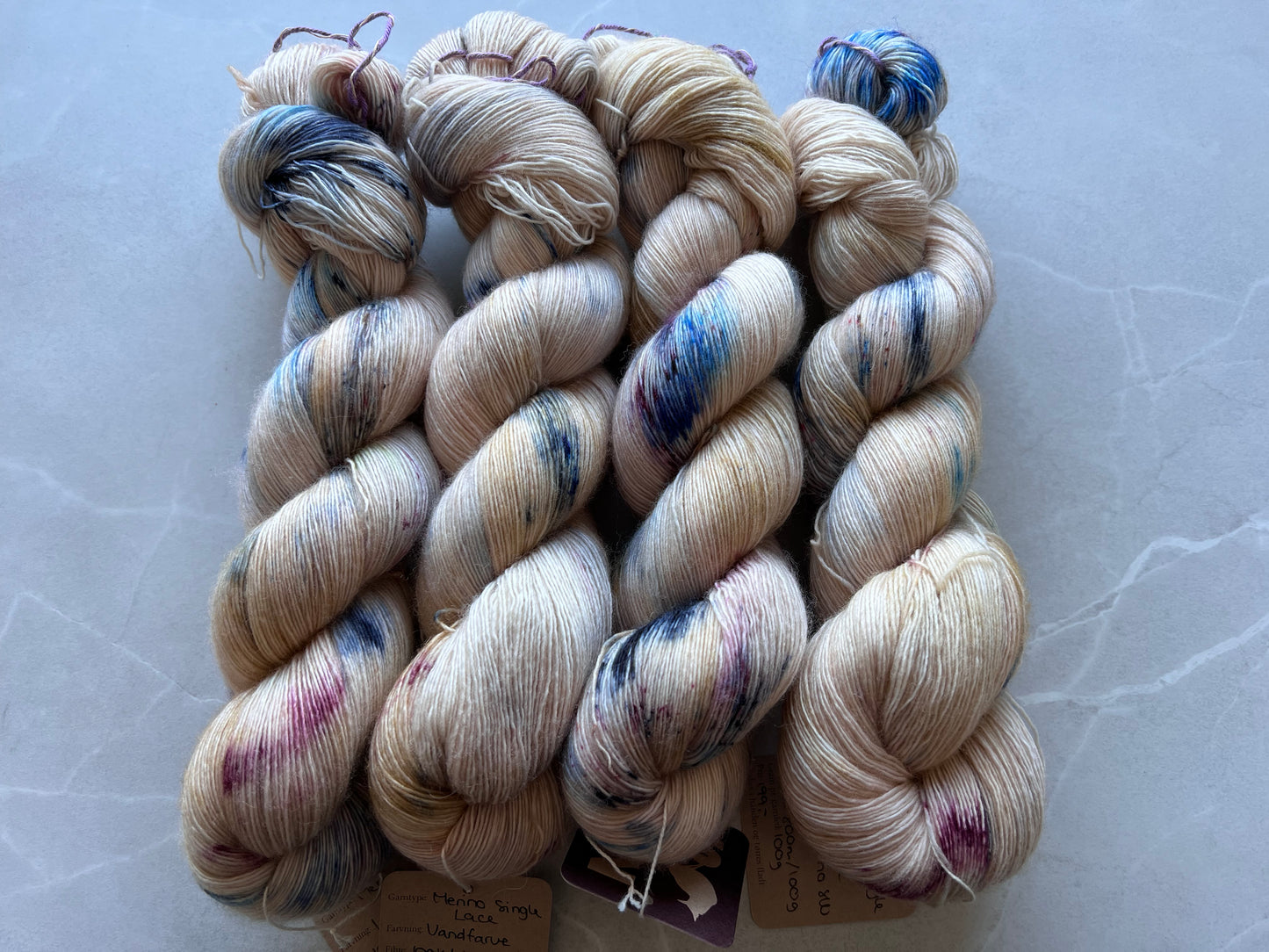 Sekin Håndfarvet Merino Single Lace 100g - "Vandfarve”