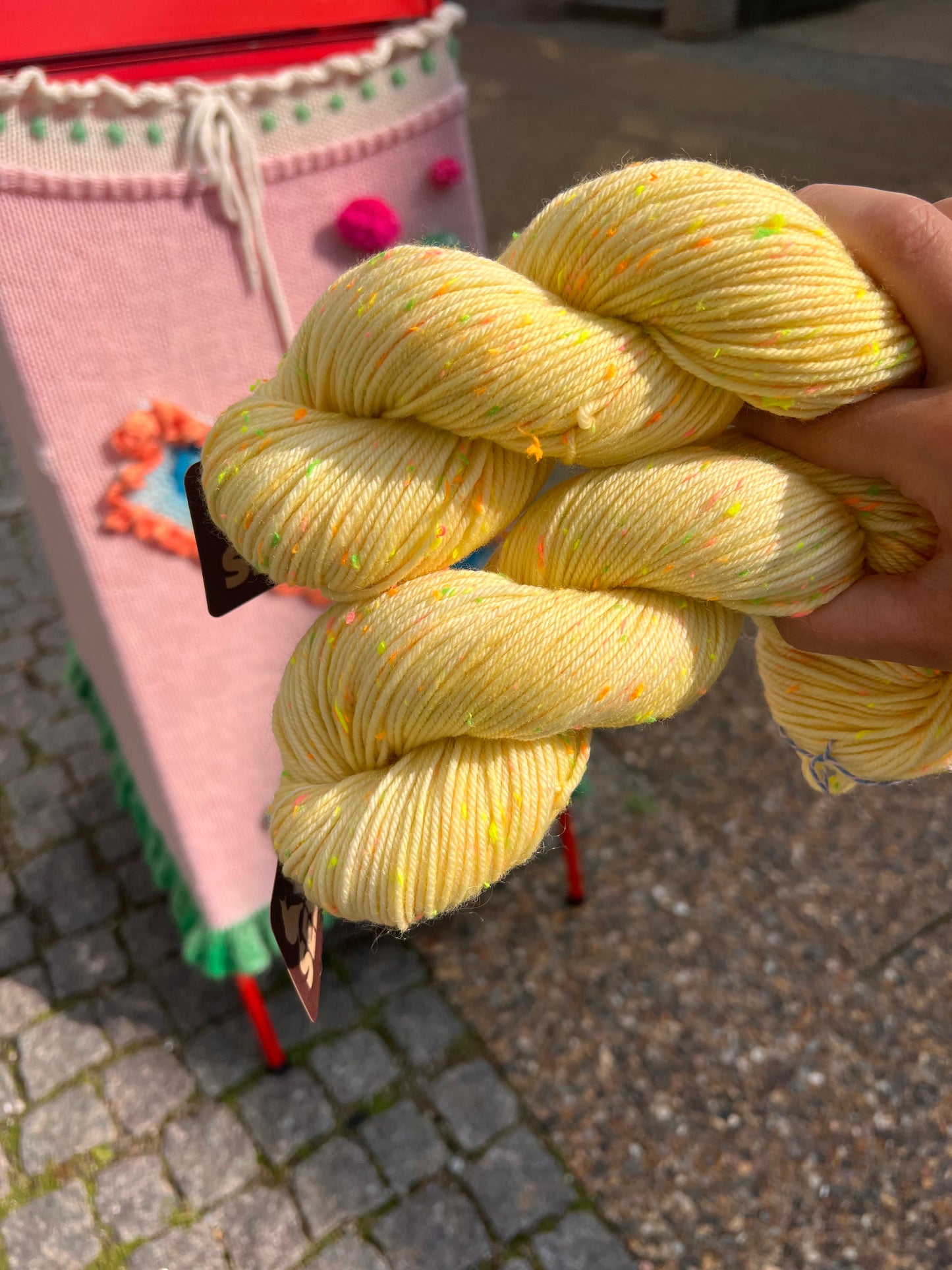 Sekin Håndfarvet Donegal DK 100g - “Ælling”