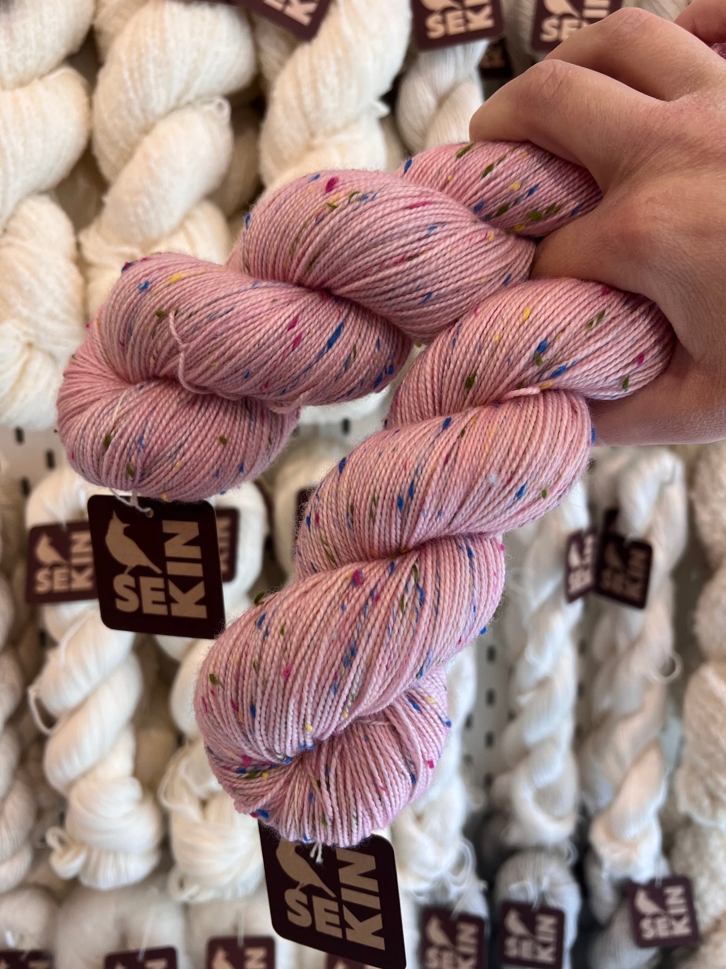 Sekin Håndfarvet Donegal 100g - Sweet Kiss