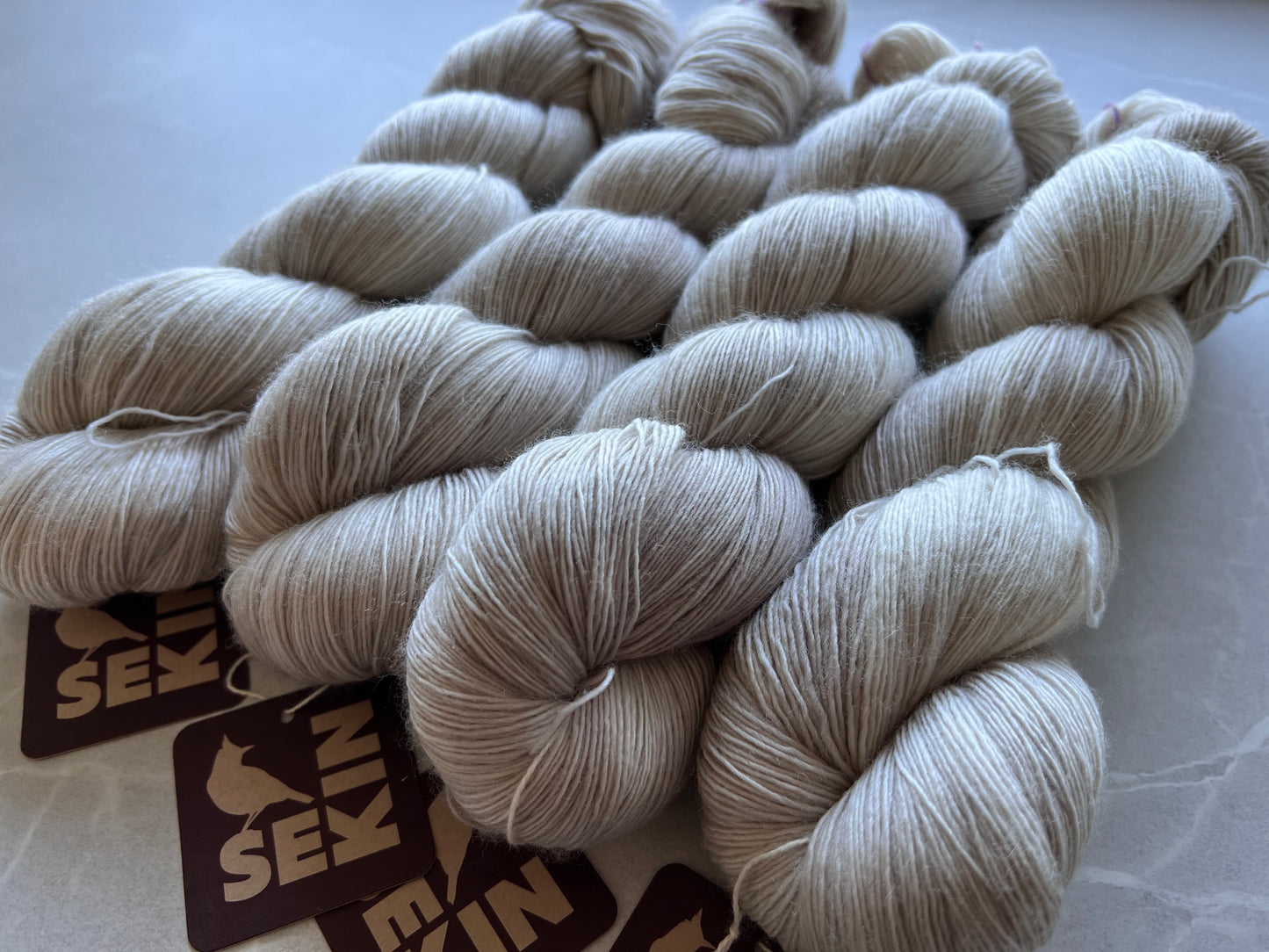 Sekin Håndfarvet Merino Single Lace 100g - "Sand”
