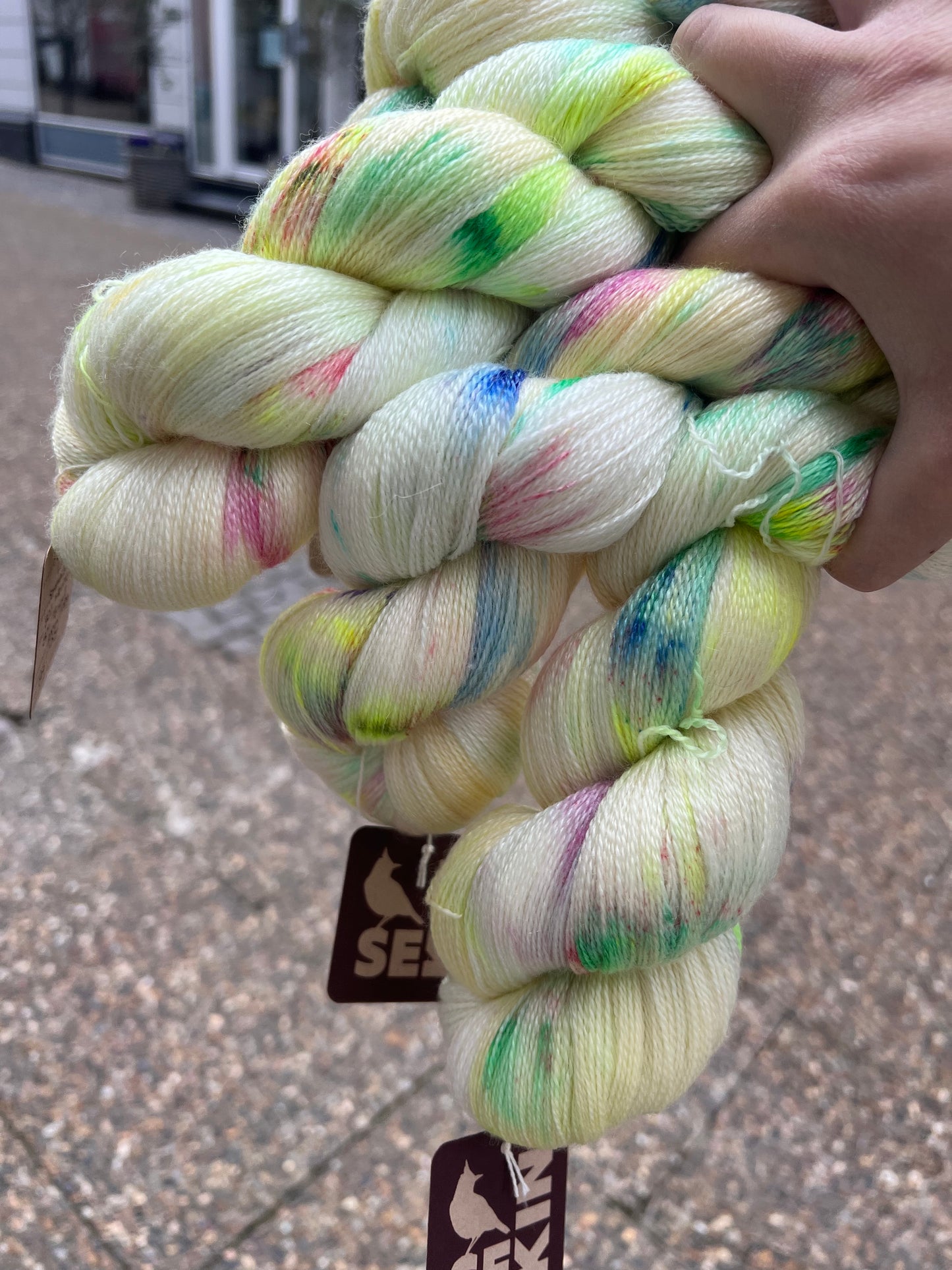 Sekin Håndfarvet Merino Tencel Lace 100g - Sommerblomster