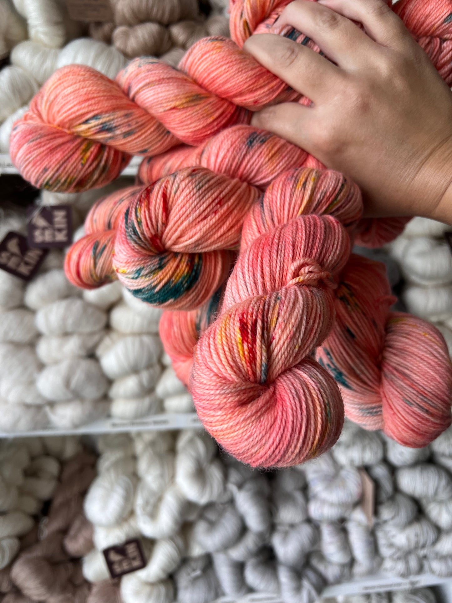 Sekin Håndfarvet Twisted Sock DK 100g - "Peach Party”