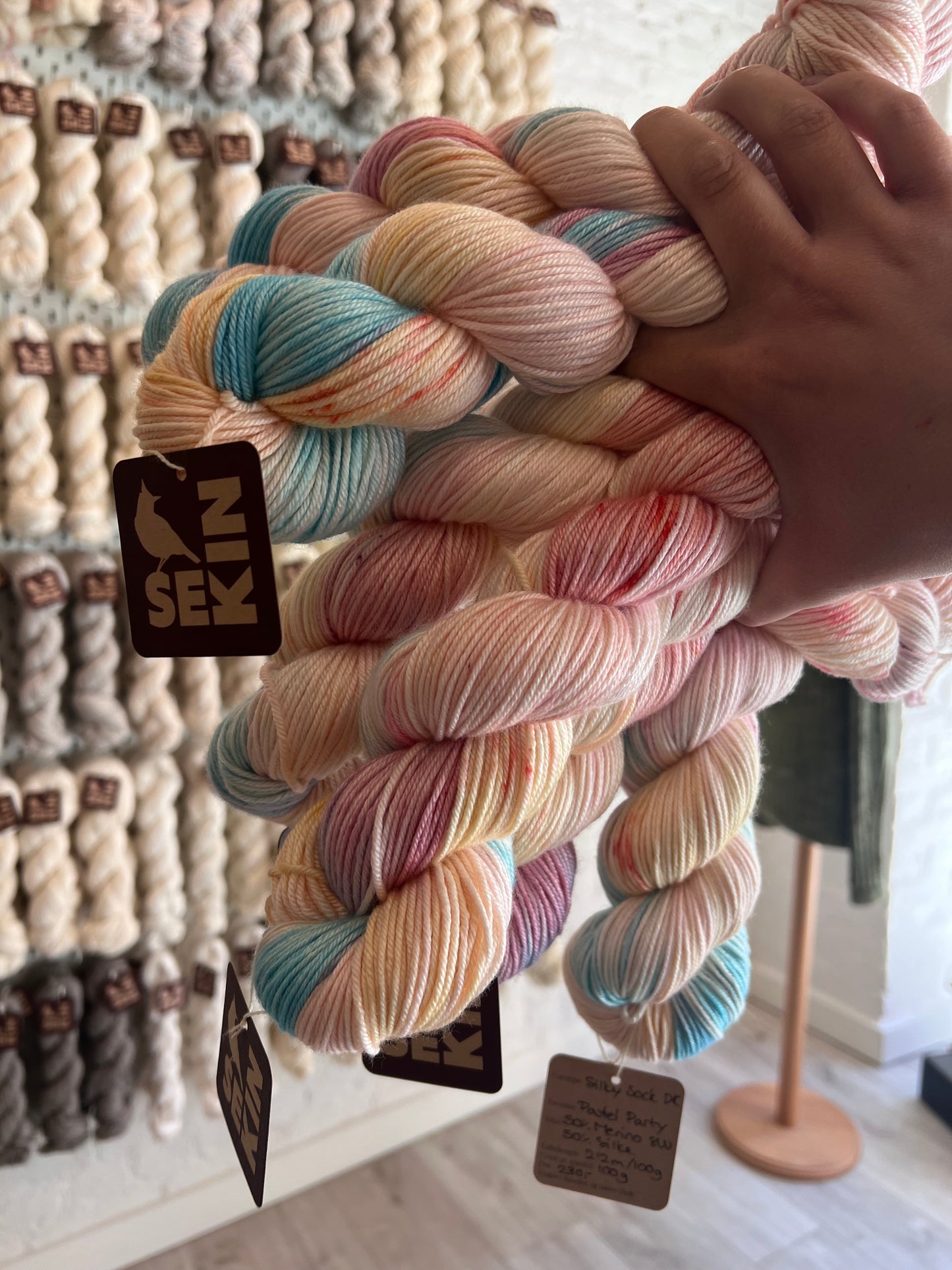 Sekin Håndfarvet Silke Merino DK 100g - "Pastel Party”
