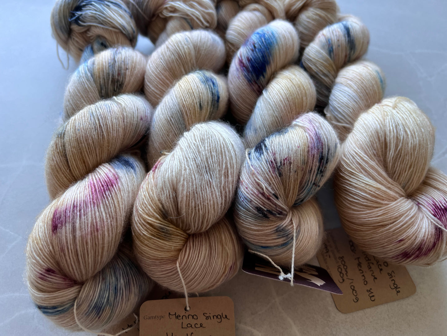Sekin Håndfarvet Merino Single Lace 100g - "Vandfarve”