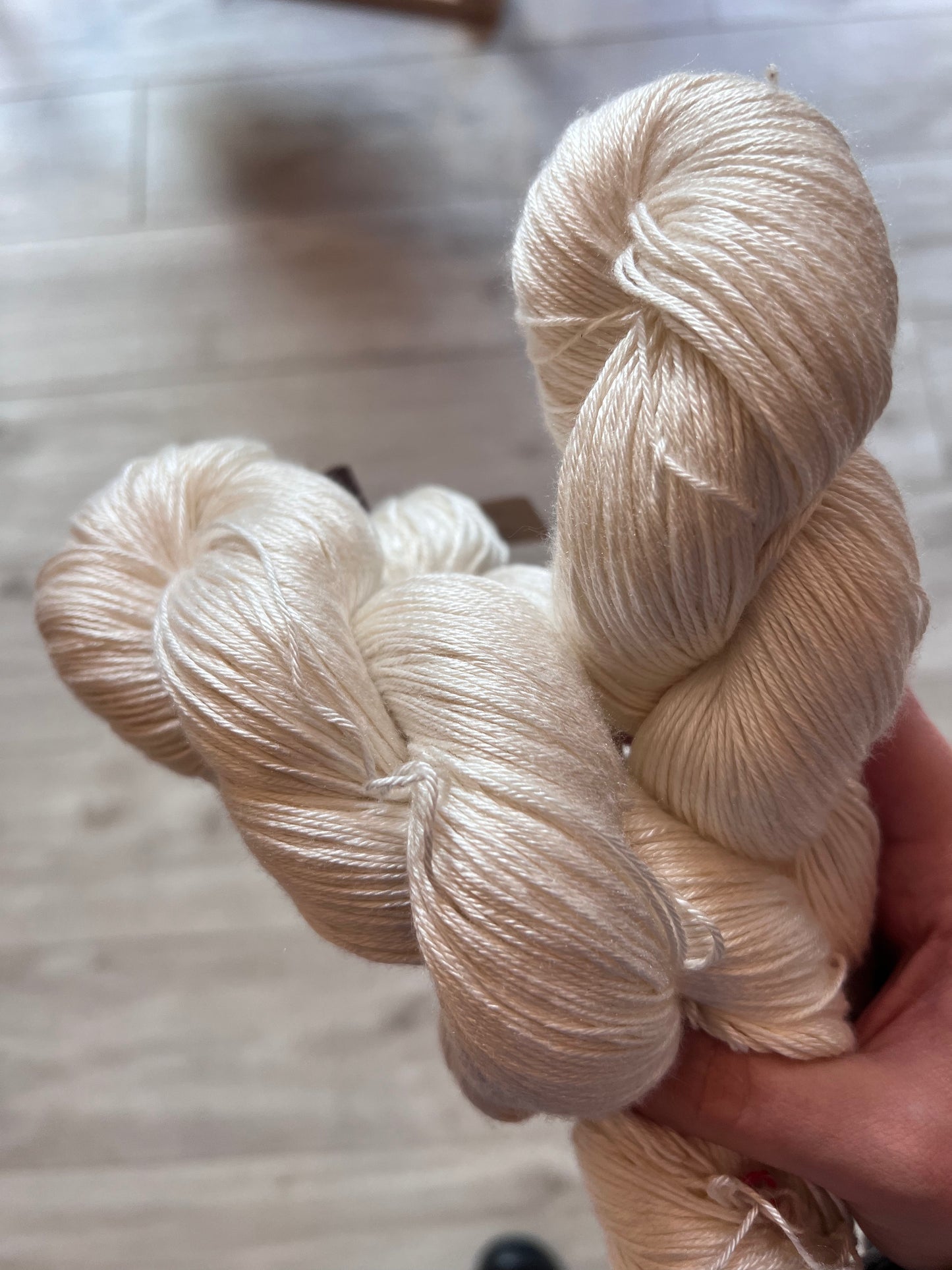 100% Silke 4ply 100g - 16/4nm