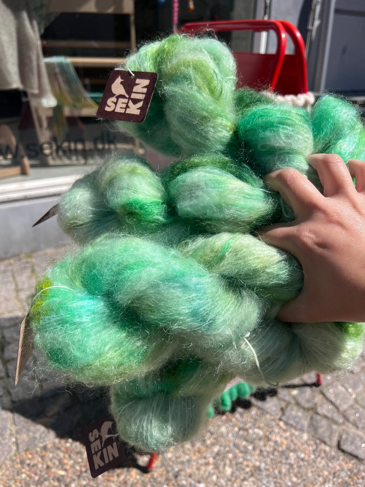 Sekin Håndfarvet Fed Mohair 100g - “Lille drage”
