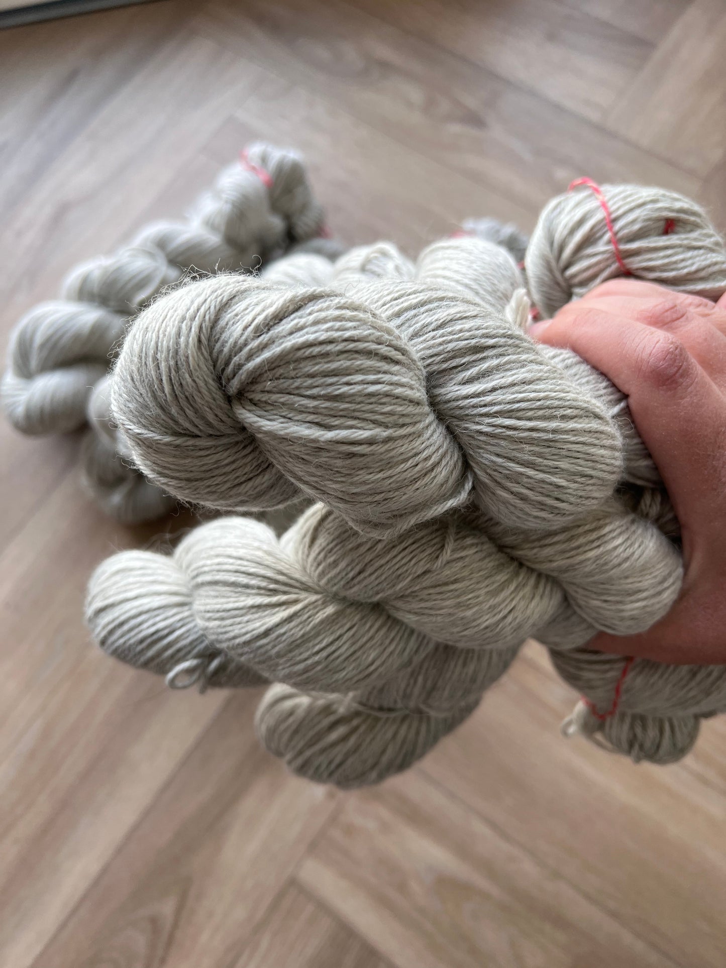 Naturlig lys grå baby alpaka silke Cashmere i tykkelsen DK