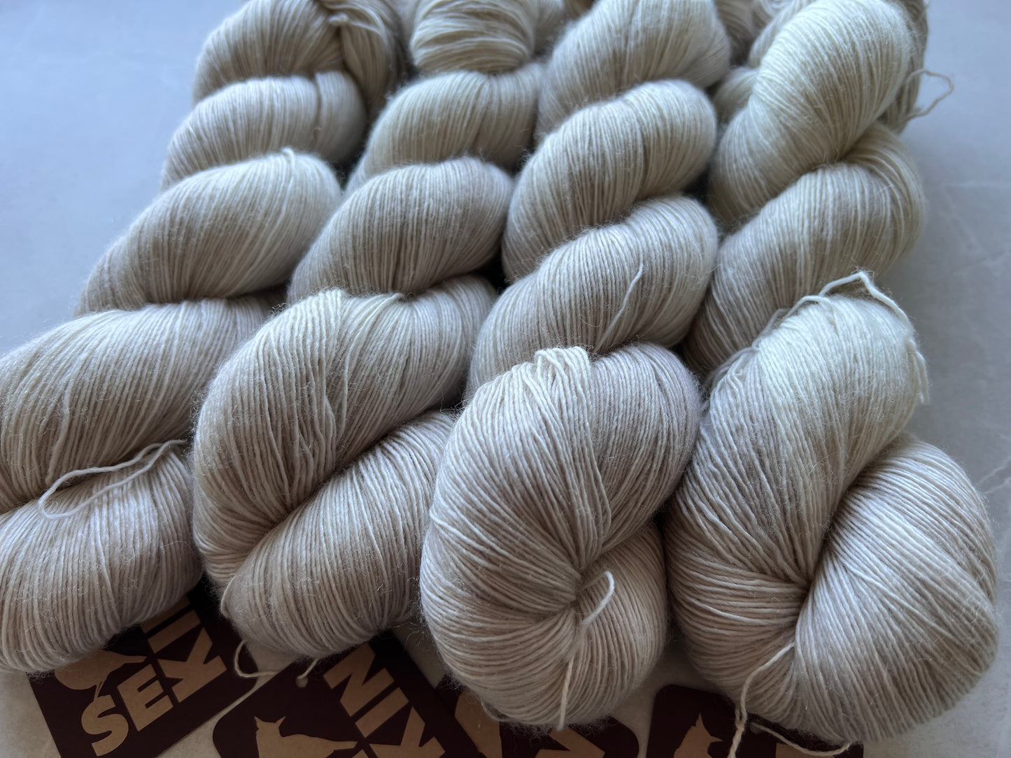 Sekin Håndfarvet Merino Single Lace 100g - "Sand”