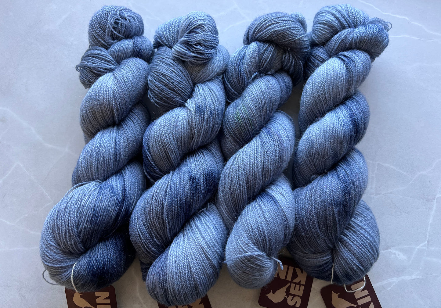 Sekin Håndfarvet BFL Lace 100g - "Overskyet”