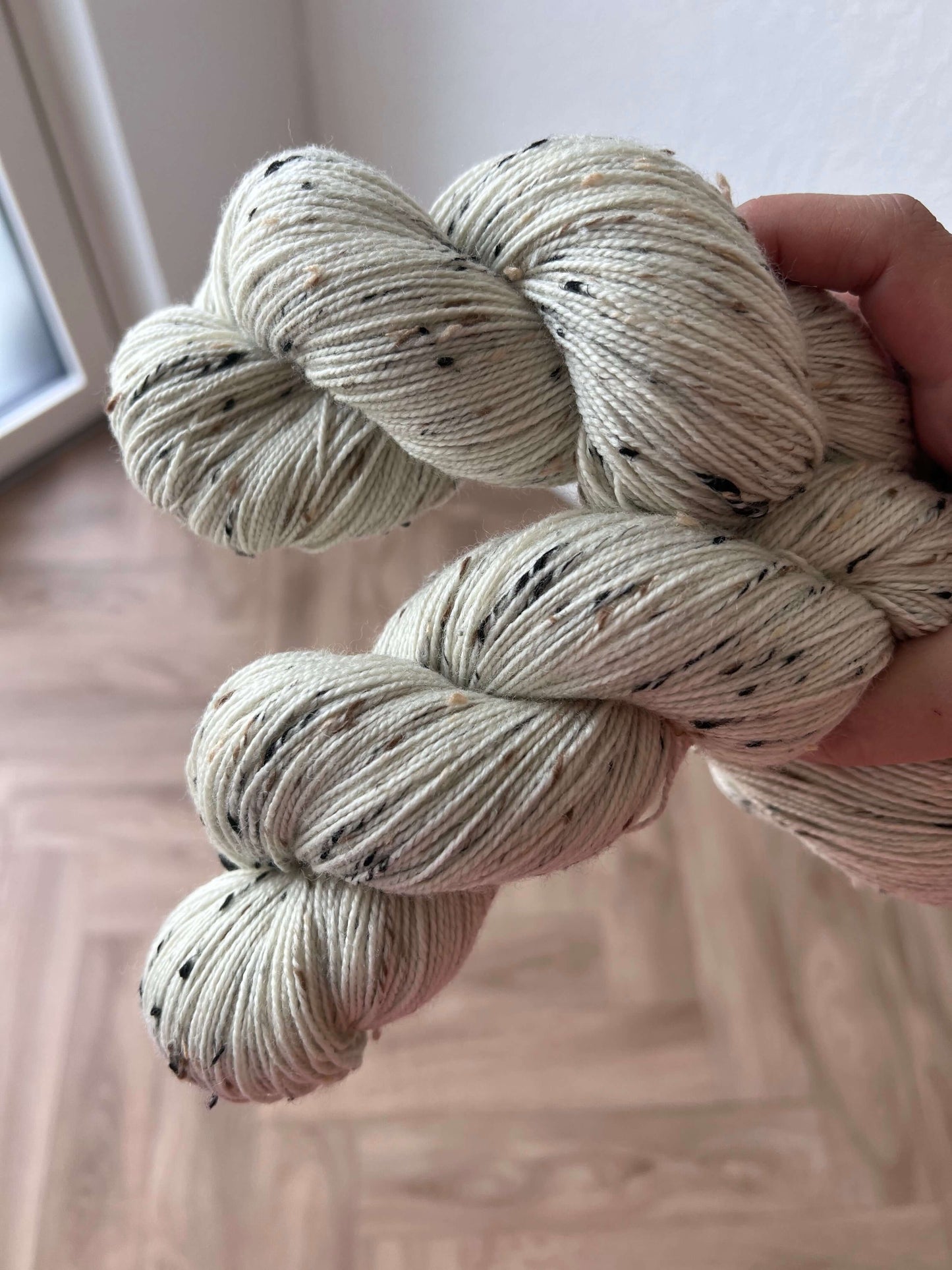 Donegal 4ply 100g (85% SW Merino/15% Donegal Nep) Sekin