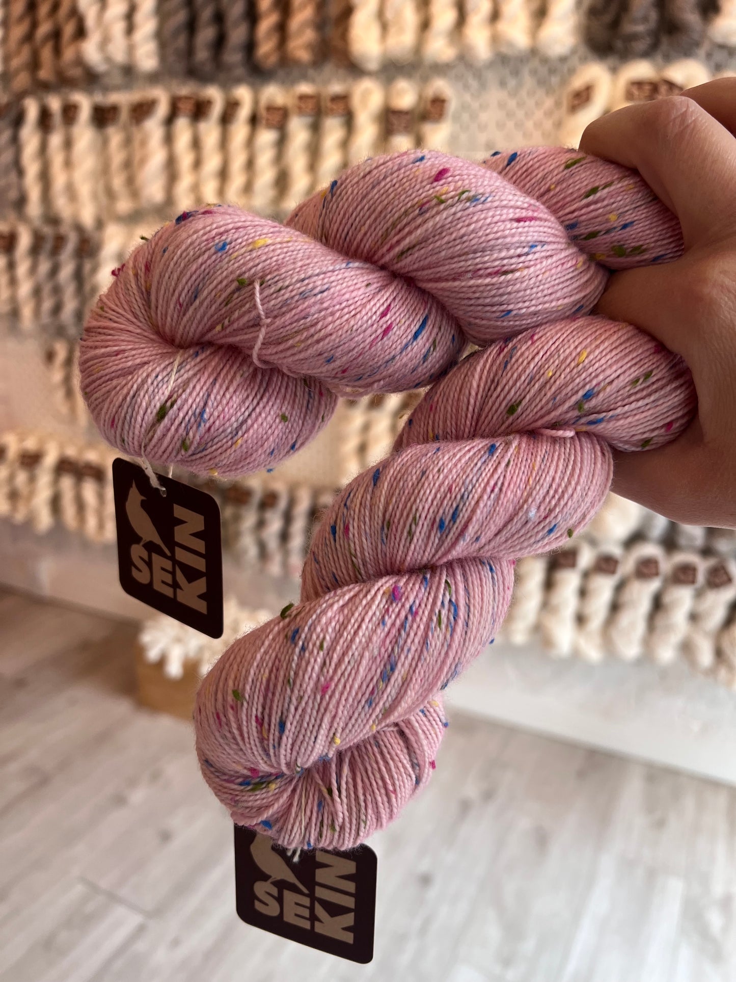 Sekin Håndfarvet Donegal 100g - Sweet Kiss
