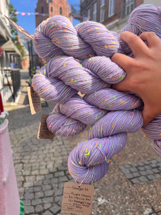 Sekin Håndfarvet Donegal DK 100g - “Purple Dreams”