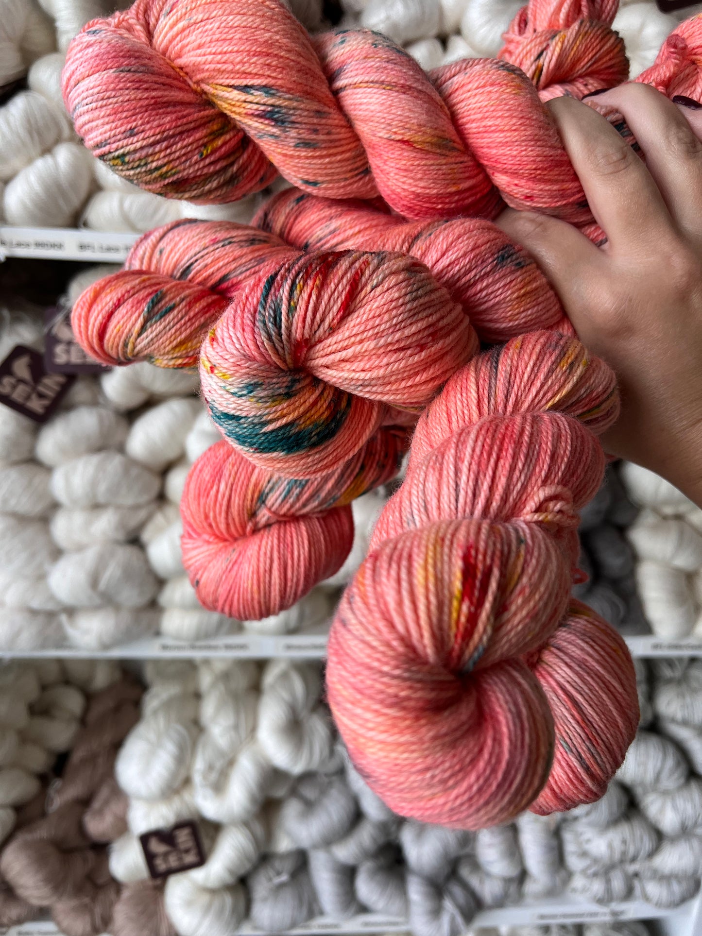 Sekin Håndfarvet Twisted Sock DK 100g - "Peach Party”