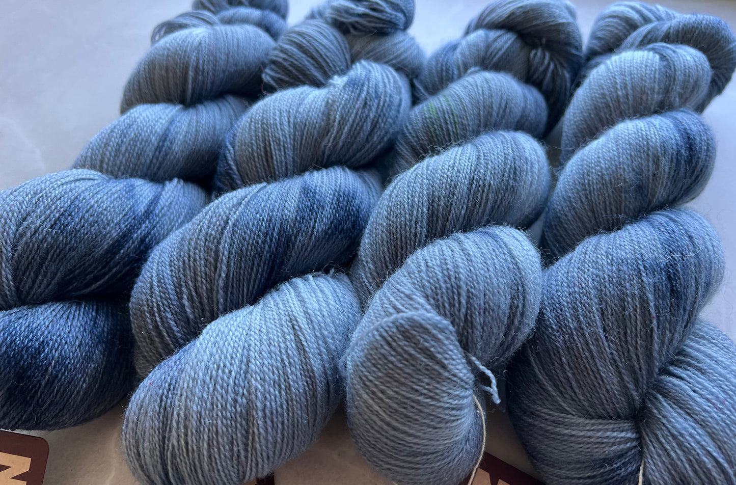 Sekin Håndfarvet BFL Lace 100g - "Overskyet”