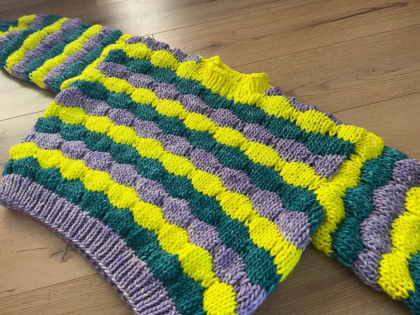 Sekin Strikkeopskrift - Wobbly Bobbly Sweater