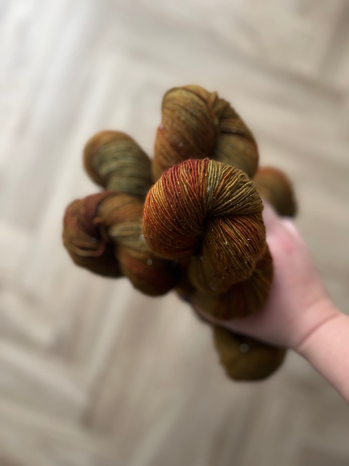 Sekin Håndfarvet Merino Single m. Glitter 100g - "Olive”
