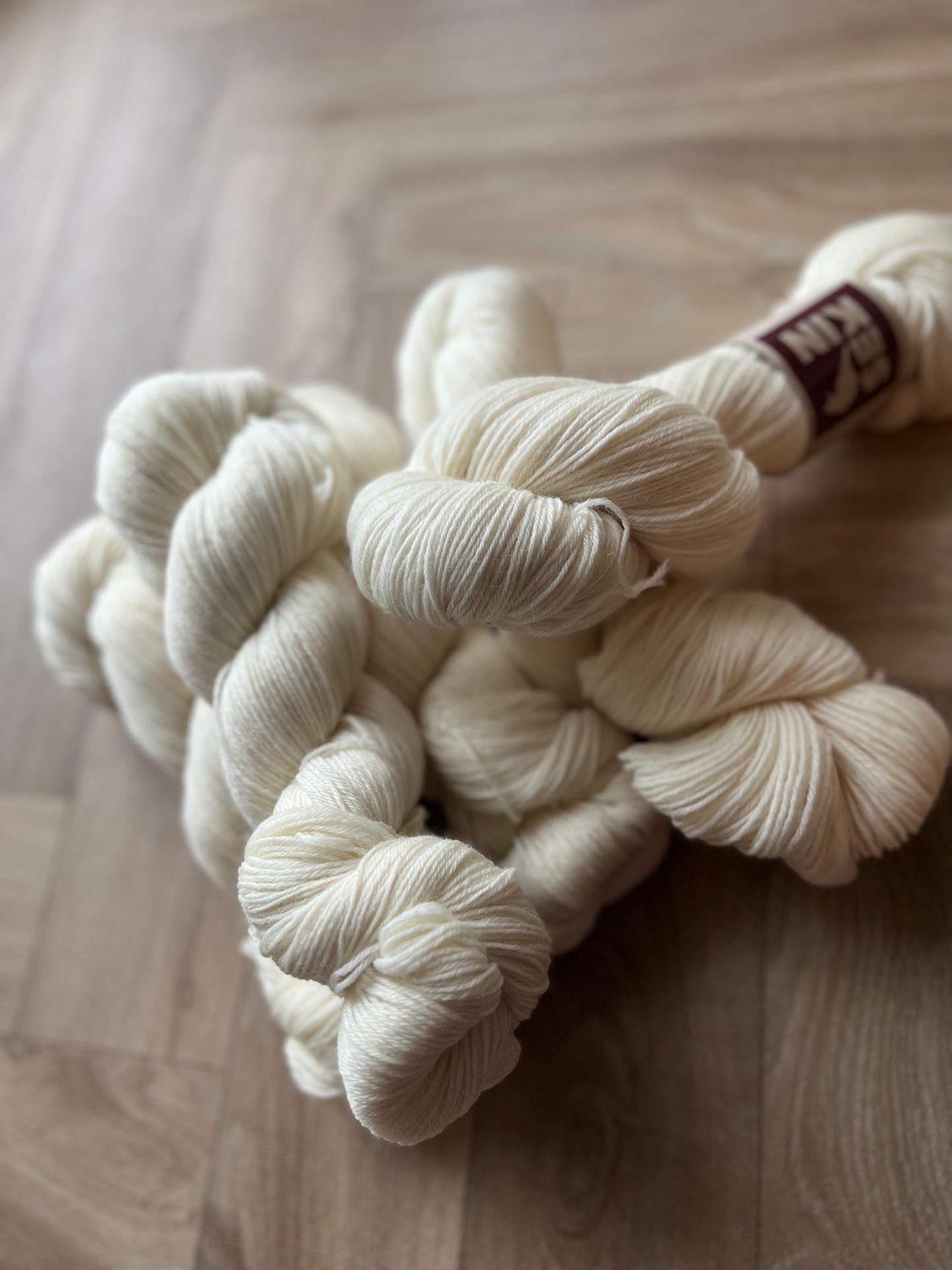 100% Højlandsuld 4ply 100g