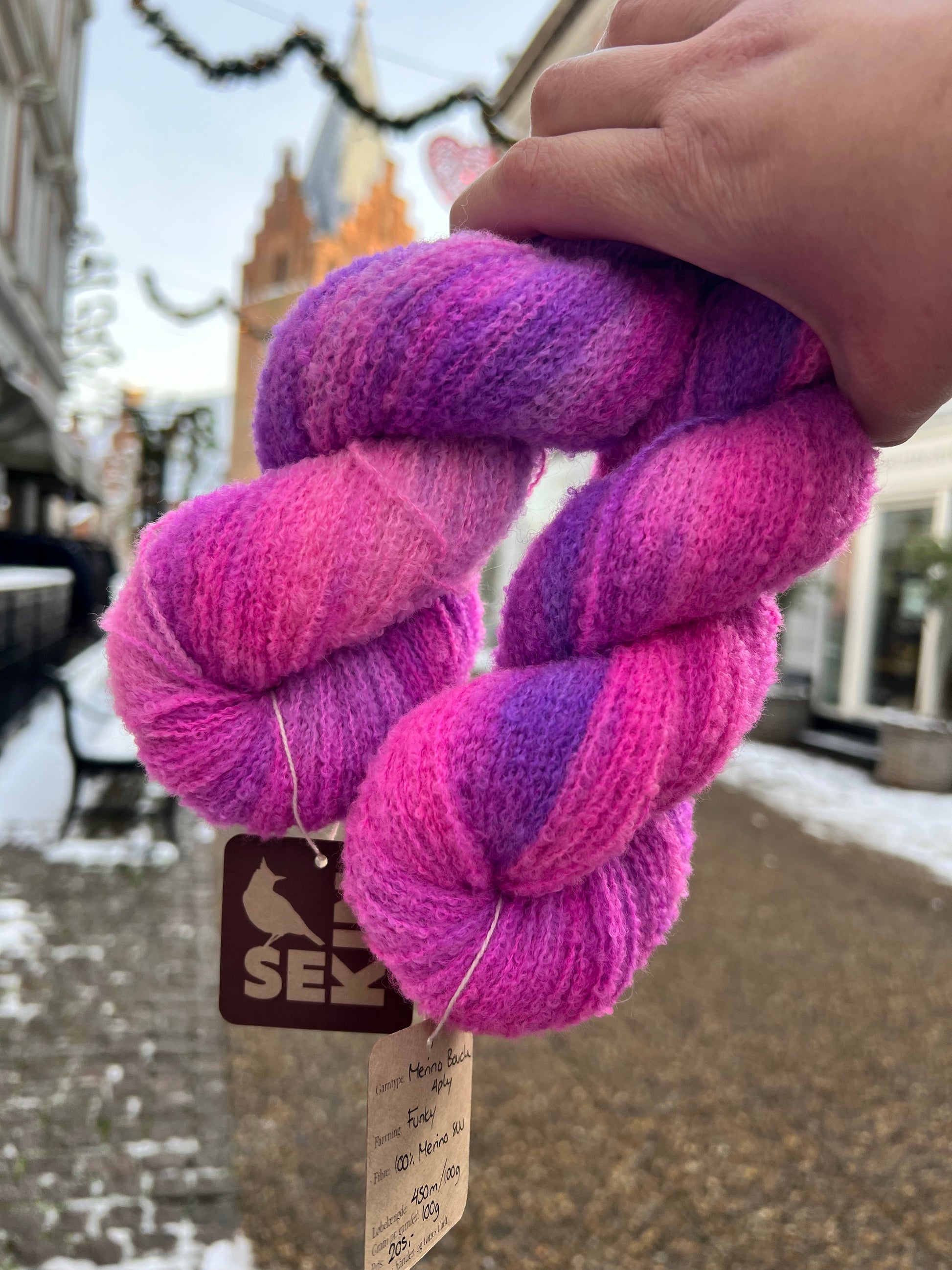 Video af Merino Boucle 4ply i farven Funky