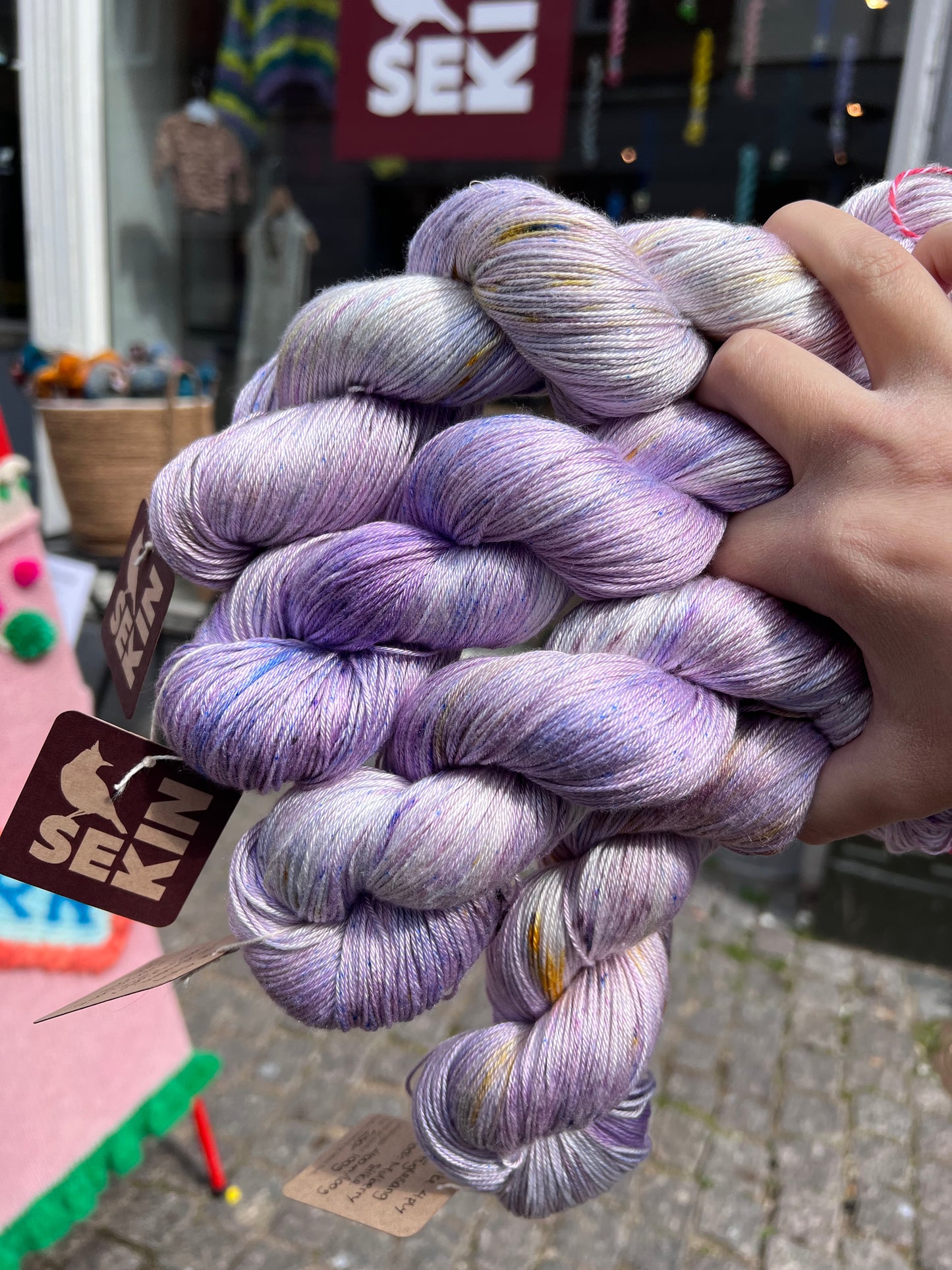 Sekin Håndfarvet Silke 4ply 100g - “Fuglesang”