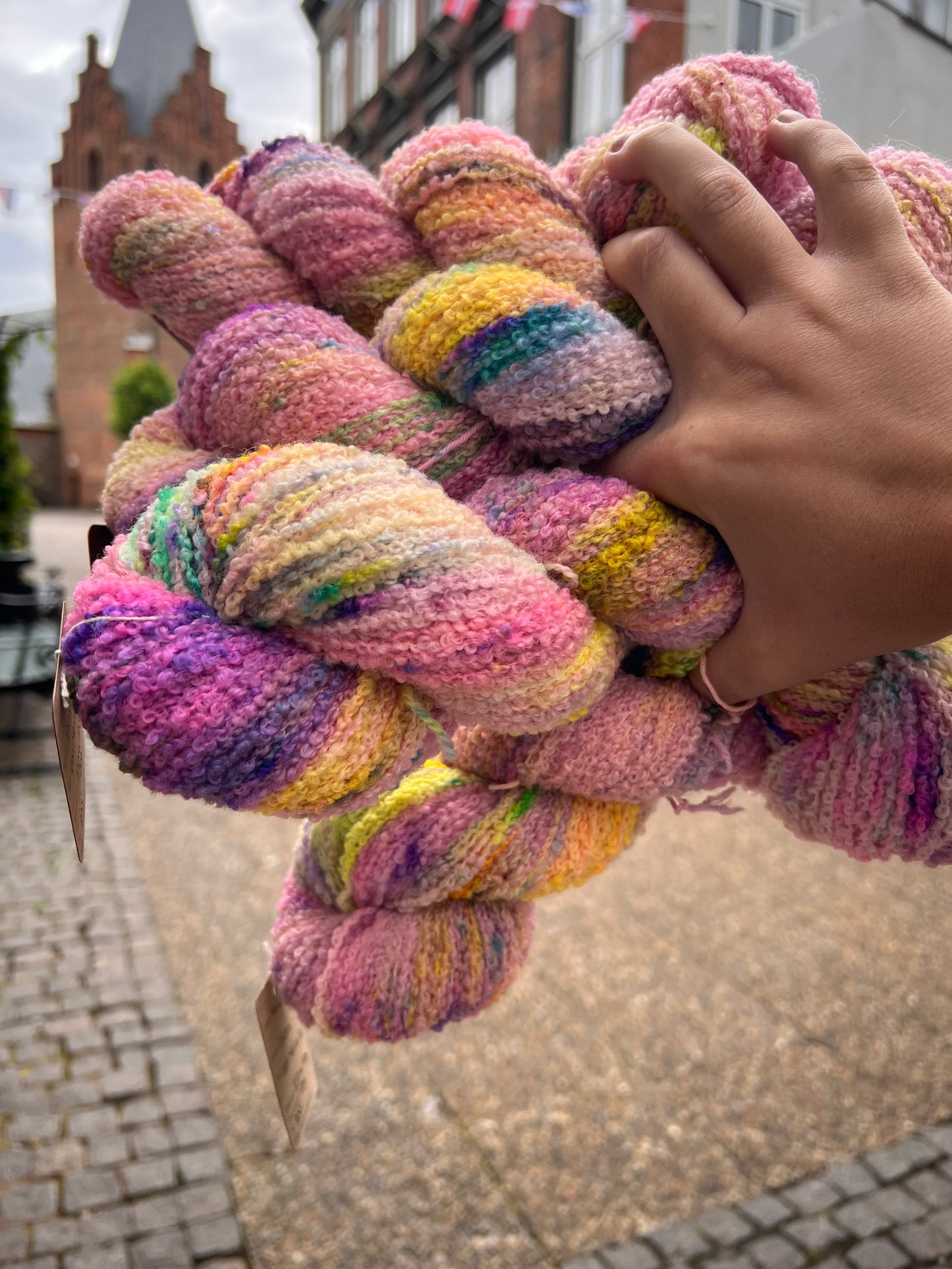 Sekin Håndfarvet Merino Boucle 100g - “Unicorn”