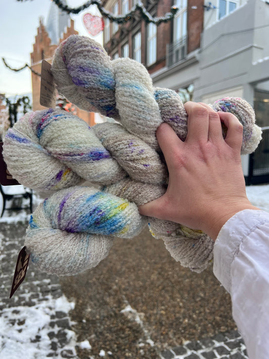 Sekin Håndfarvet Merino Boucle 100g - “Vandfarve”