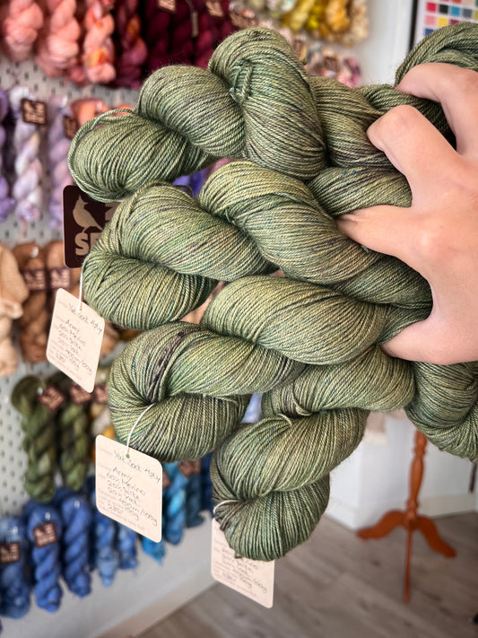 Sekin Håndfarvet Yak Merino Silke 4ply 100g - “Army”