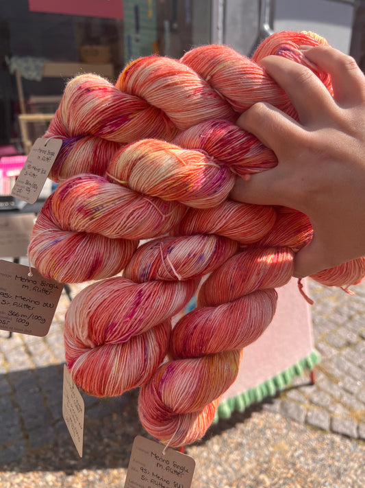 Sekin Håndfarvet Merino Single m. Glitter 100g - Rosé på terrassen